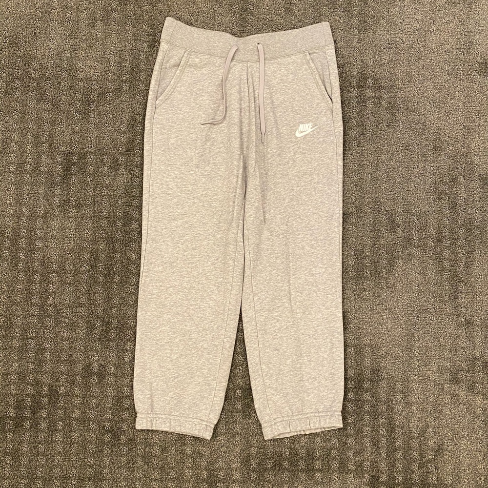 Brand new Nike crop standard fit sweat pants - Picture 2 of 6